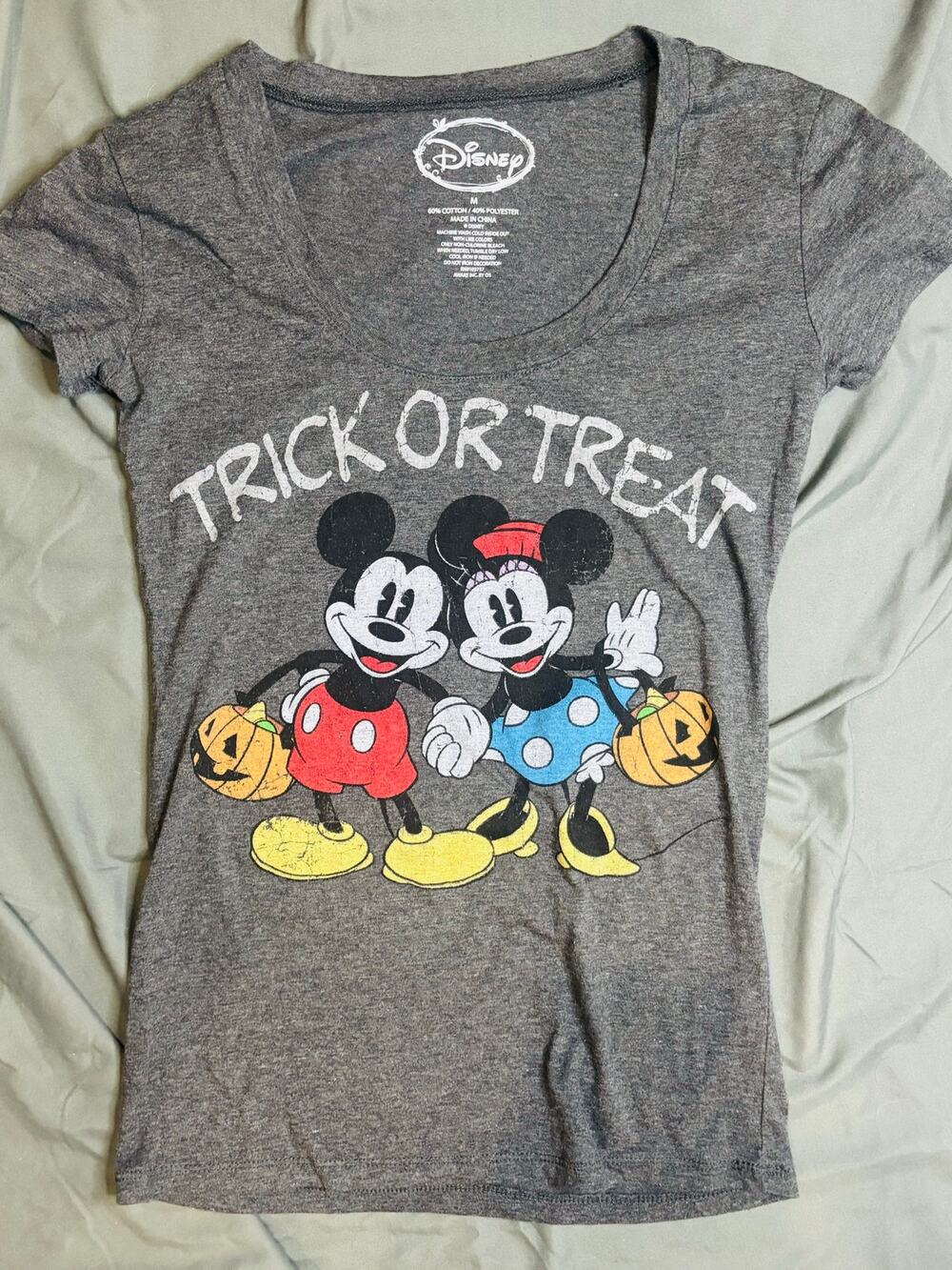 Disney Mickey & Minnie Trick or Treat Halloween T-Shirt Women’s Medium Gray
